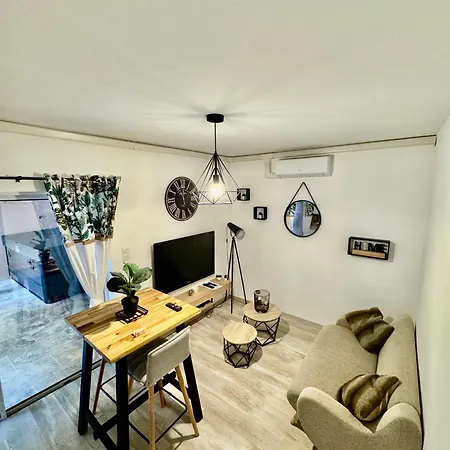 Alena Apartment *